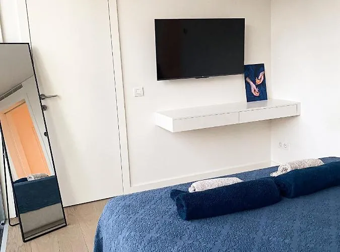 Penthouse With Stunning River Views *