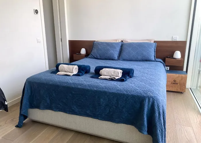 Penthouse With Stunning River Views *