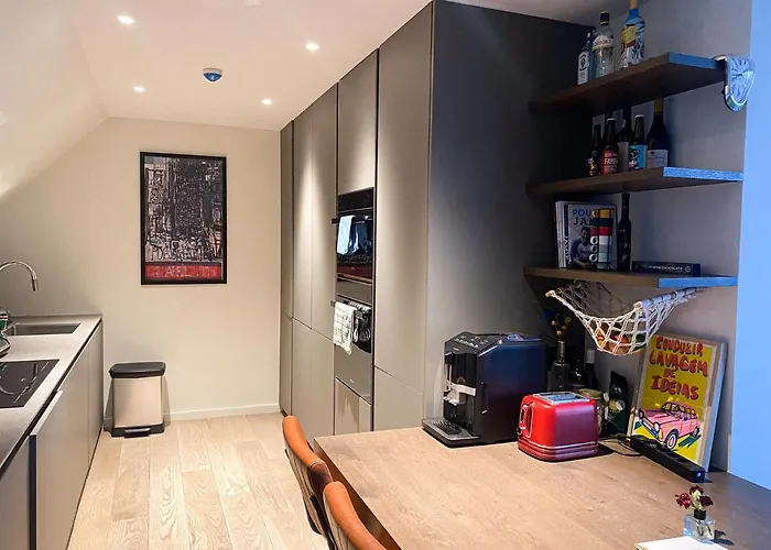 Penthouse With Stunning River Views *