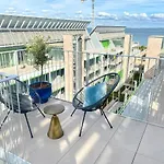 Διαμέρισμα Penthouse With Stunning River Views *