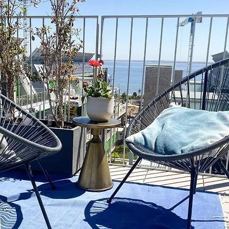 Penthouse With Stunning River Views 公寓