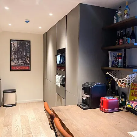 Penthouse With Stunning River Views *