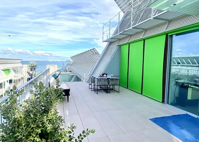 Penthouse With Stunning River Views