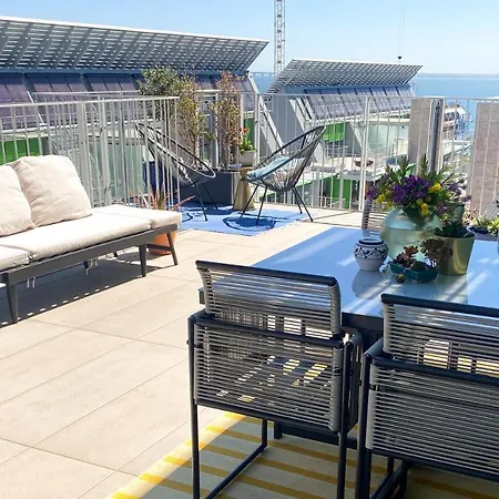 Penthouse With Stunning River Views Lägenhet