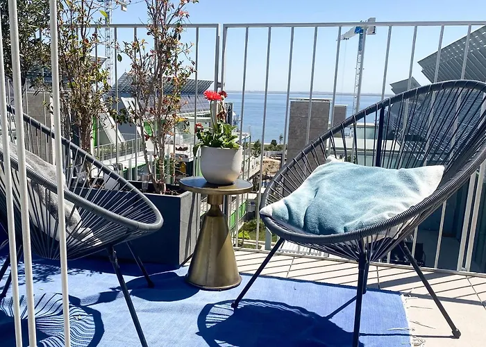 Penthouse With Stunning River Views Lägenhet